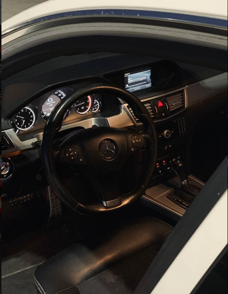 MERCEDES E 220 — photo 2